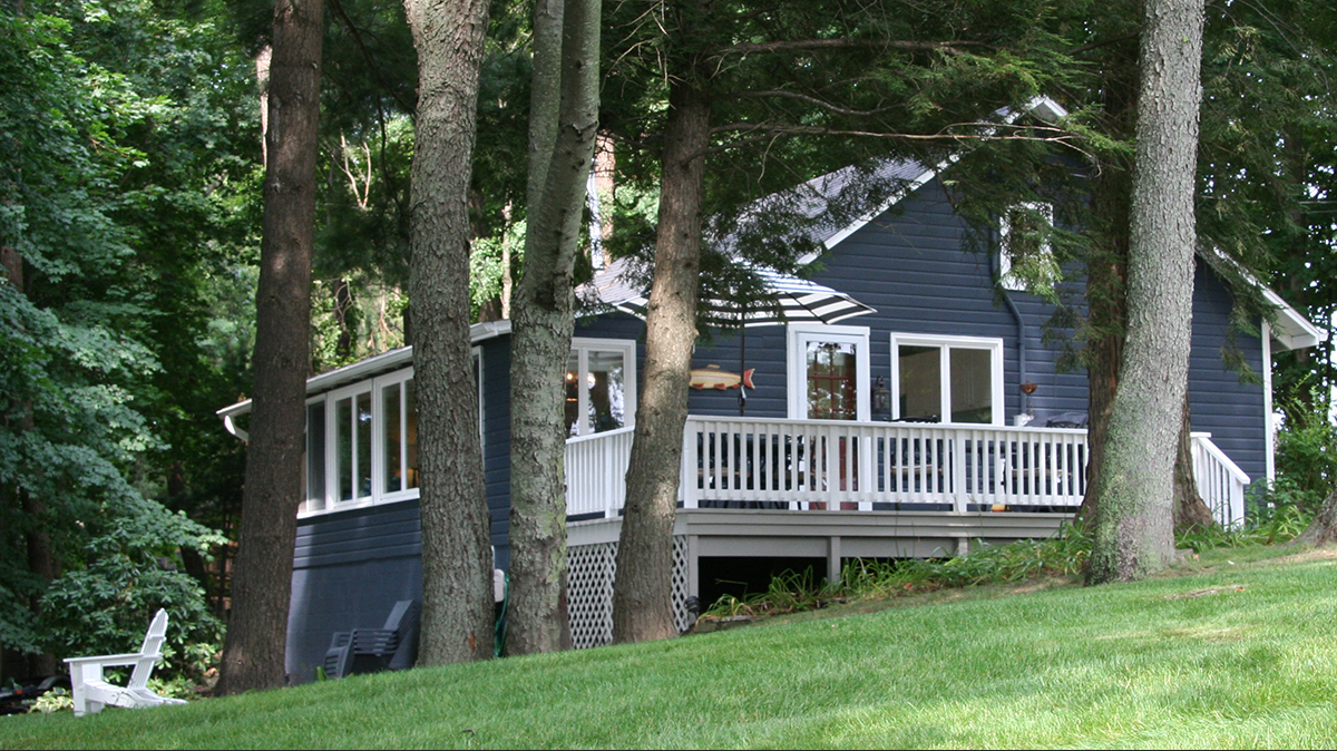 Brower Cottage Relax and enjoy the simple pleasures on Hutchins Lake.